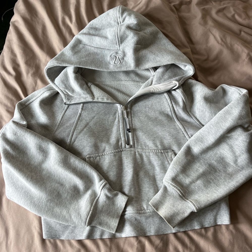 Lululemon cropped scuba